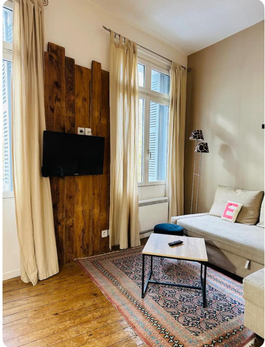 Standing Apartment T2 Near The Train Station And Tours Exteriör bild